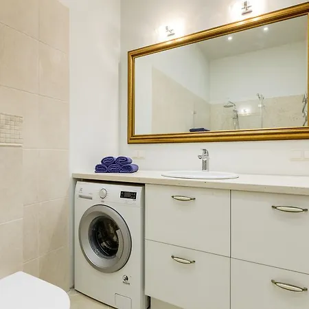 Apartment Center Avenue *