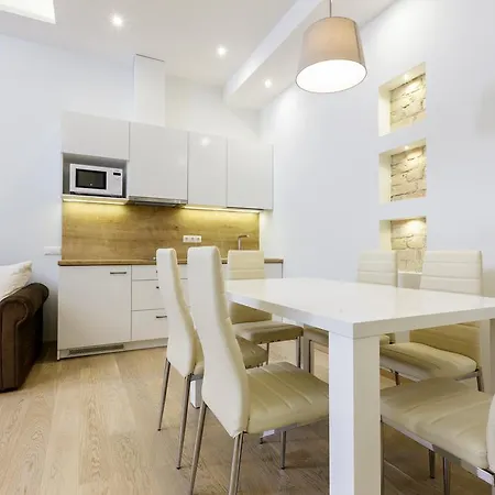 Apartment Center Avenue *